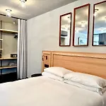 Hotel Village