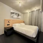 Hotel Village
