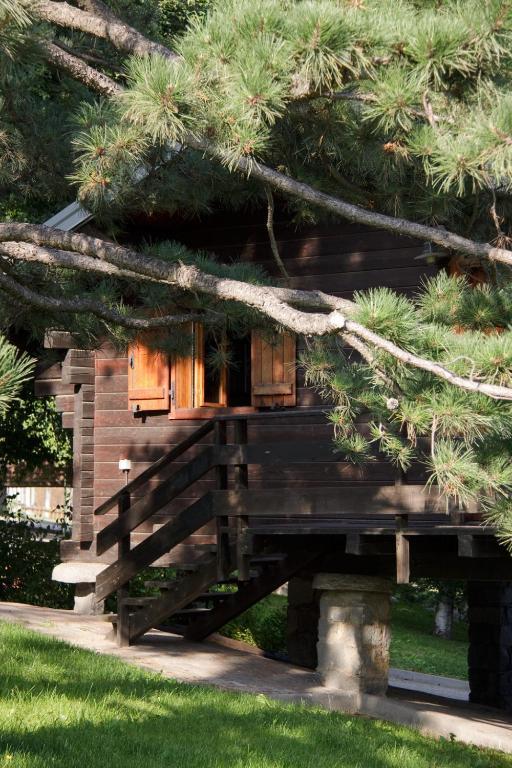 Village Hotel 3*
